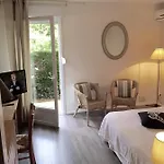 Le Clos Nicolas Hotel